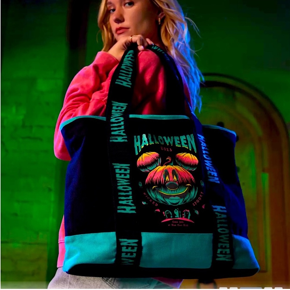 NWT Disney Glow In The Dark Halloween 2023 Pumpkin Jack O Lantern Black Tote Bag